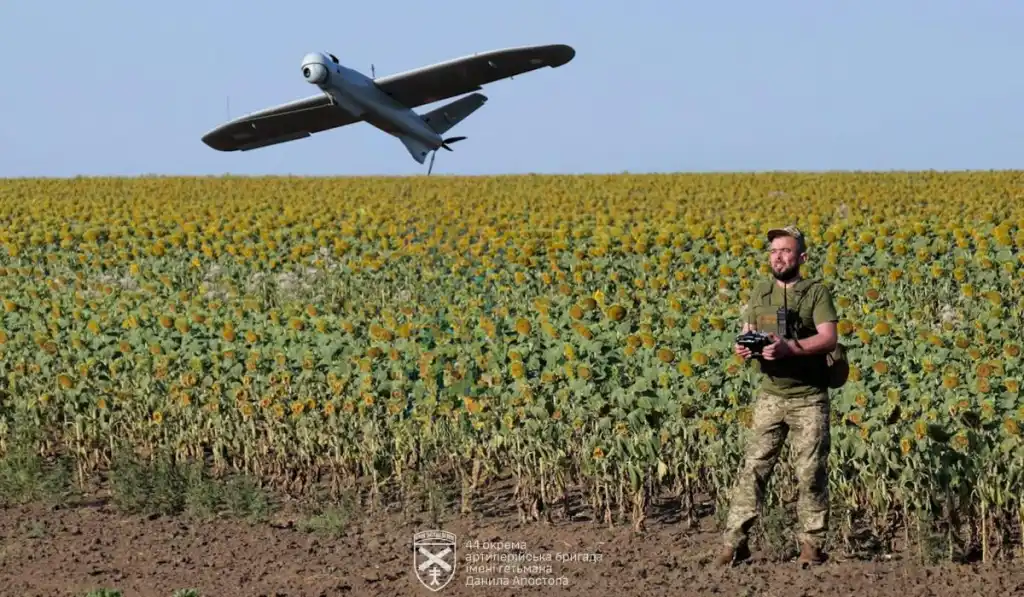 Україна стала першою країною, що регулярно застосовує рої дронів зі штучним інтелектом