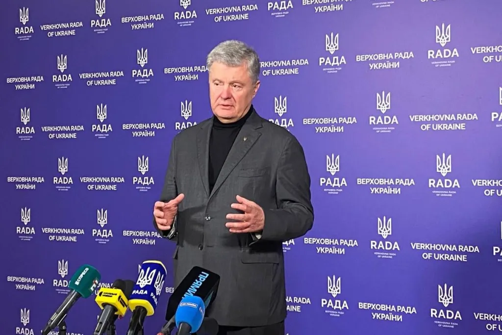 Порошенко задекларував майже мільярдний дохід за серпень: показники перевищили довоєнні