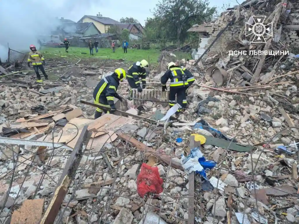 Наймасштабніший удар по Львівщині з початку війни: зруйнований будинок у Лапаївці та загибель сім’ї з чотирьох осіб