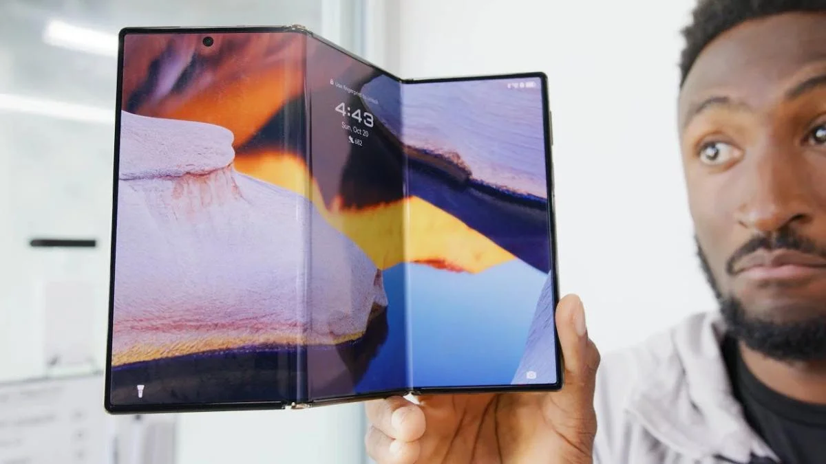 Samsung готує до релізу перший смартфон-трифтолдер: які характеристики вже підтверджено