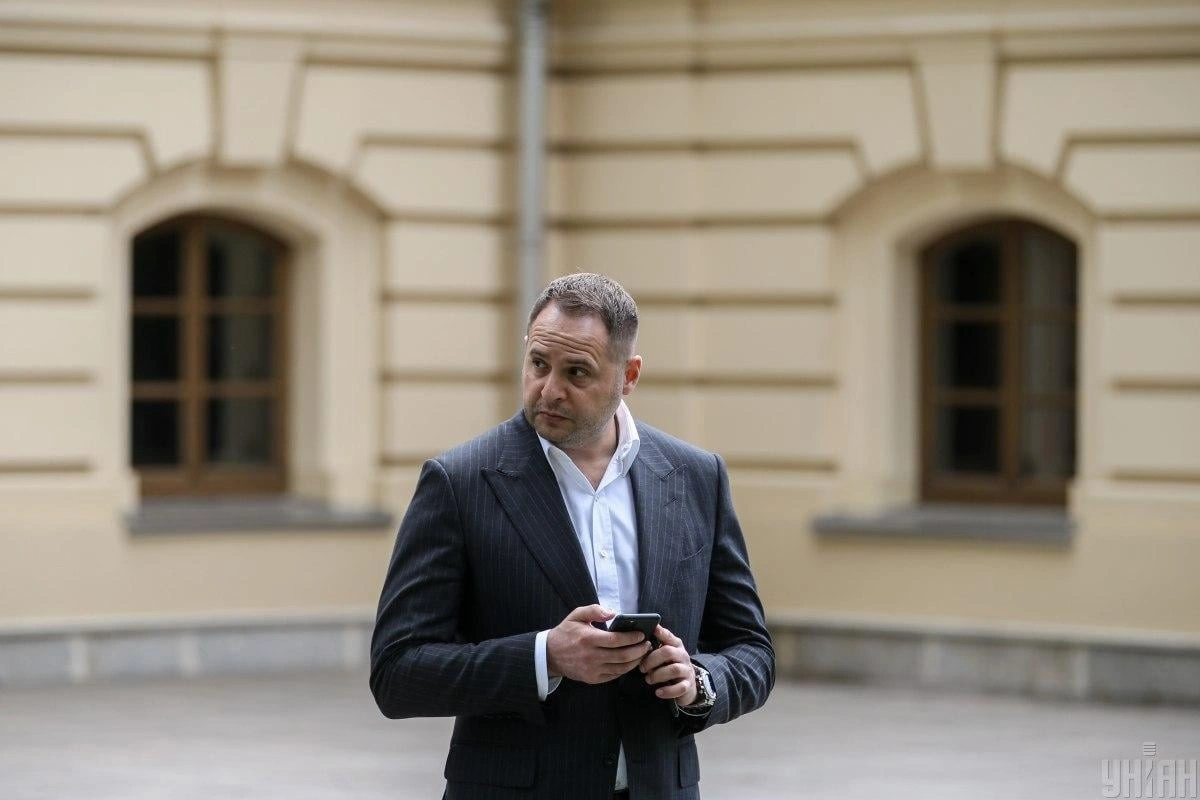 Після ранкових обшуків Єрмак залишився без підозри: слідчі дії тривають