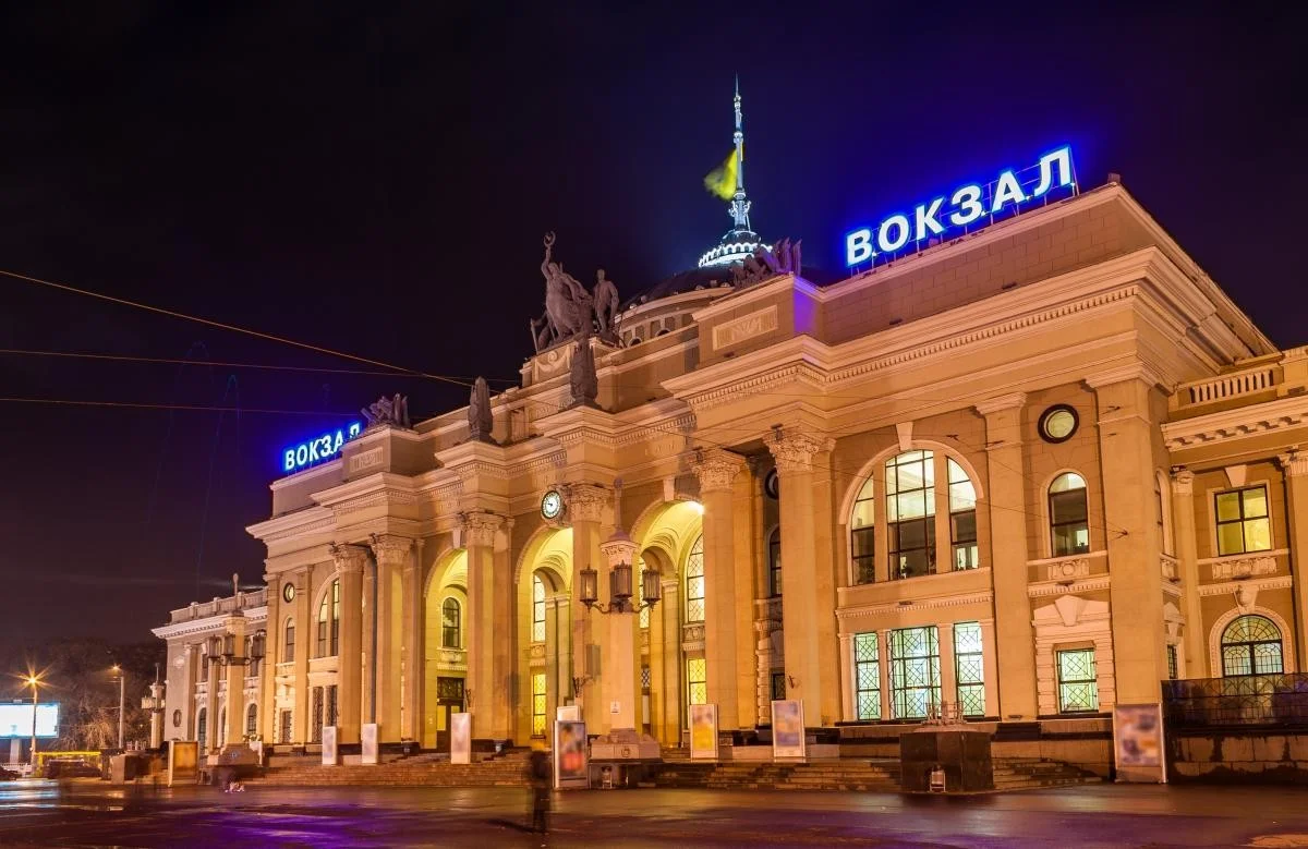 Атака дронів по Одещині скоригувала рух електричок: які рейси скасовано