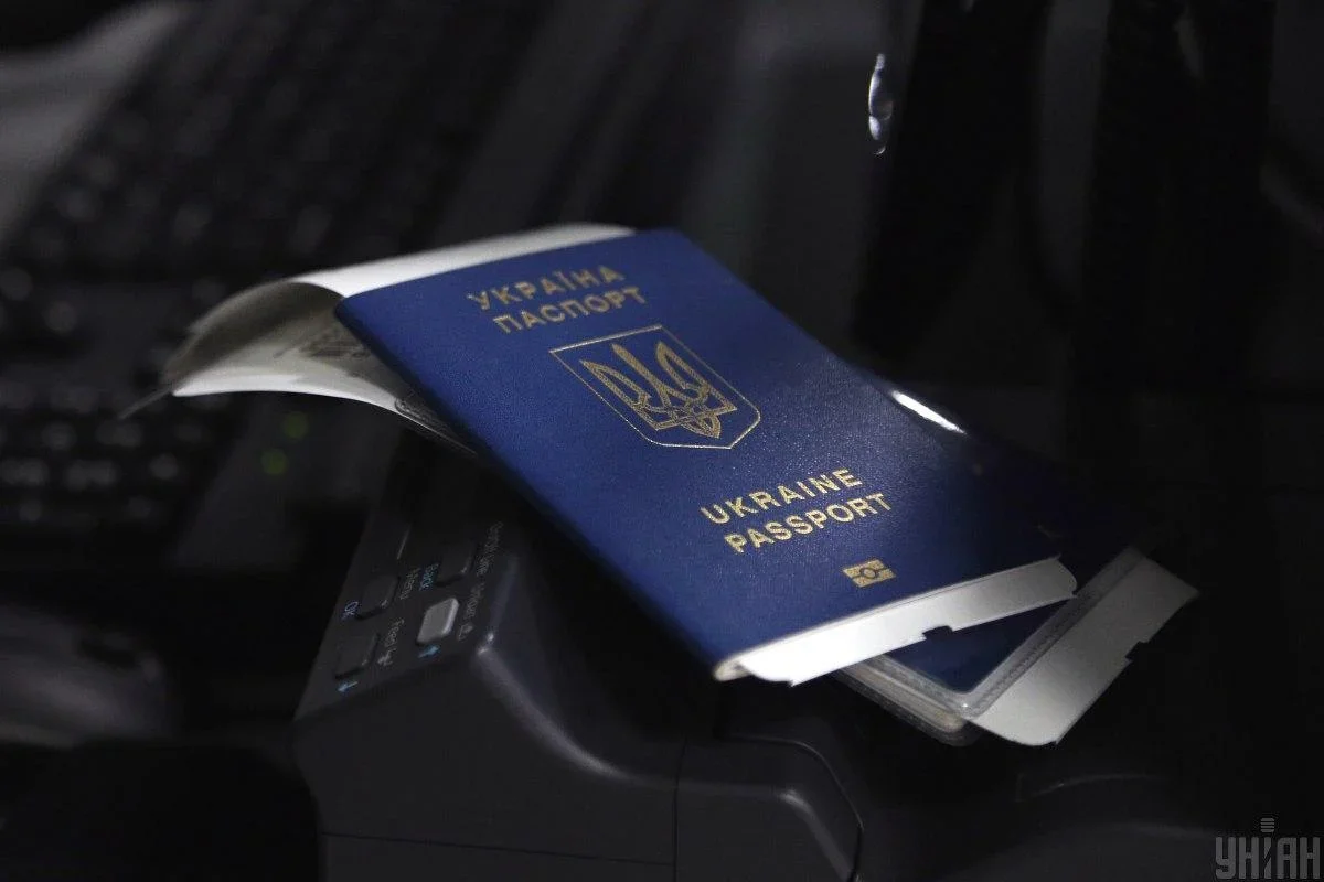 З нового року подорожчало оформлення паспортів: скільки тепер заплатять українці