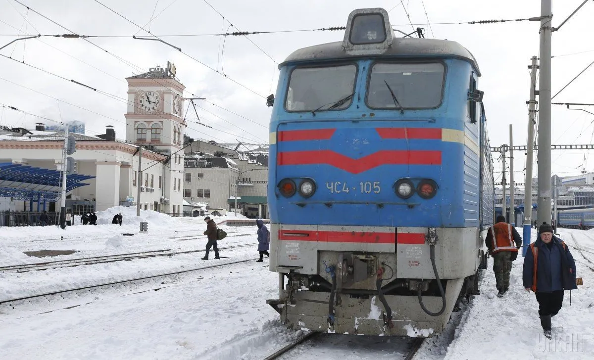 Негода збила графік залізниці: десятки рейсів ідуть із запізненням
