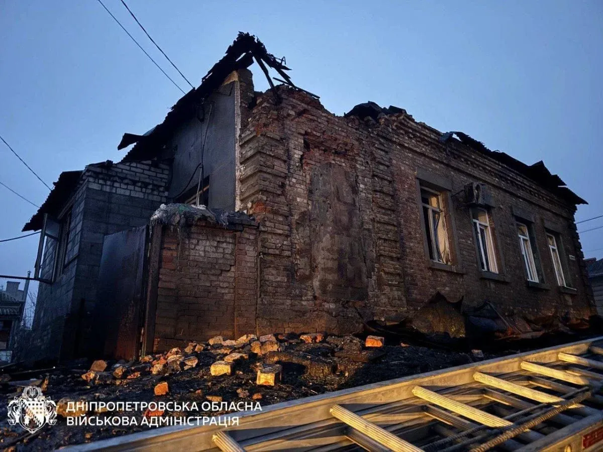 Ніч балістичних ударів: Київ і Дніпро зазнали влучань, серед поранених є діти
