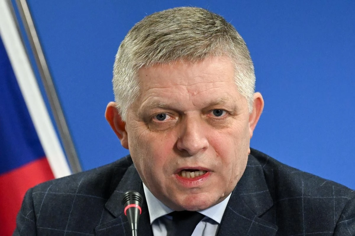 Фіцо погодився на переговори із Зеленським, але запропонував зустріч поза Україною
