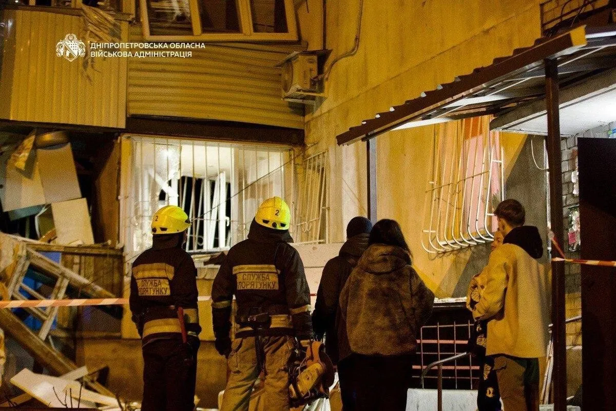 Нічна атака дронів по Дніпру: пошкоджені багатоповерхівки, серед постраждалих дитина