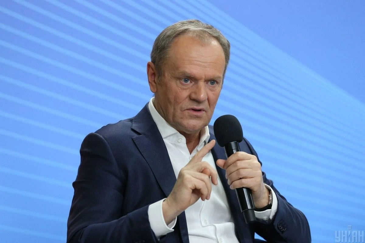 Туск заявив про небезпеку виходу Польщі з ЄС на тлі політичного конфлікту у Варшаві
