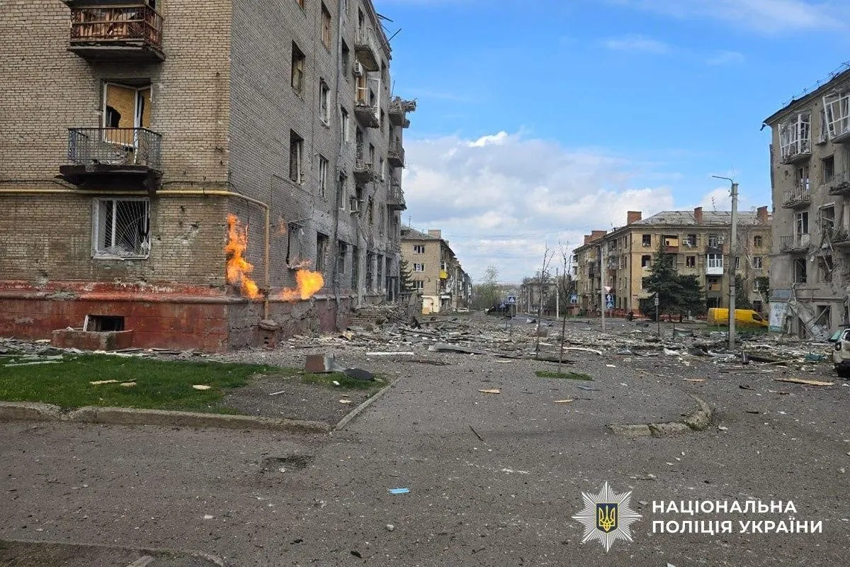 Авіаудар по центру Краматорська: чотири авіабомби зруйнували житловий квартал