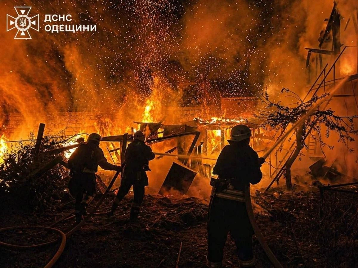 Нічна атака безпілотників на Одещину: зруйнована лікарня та поранені цивільні