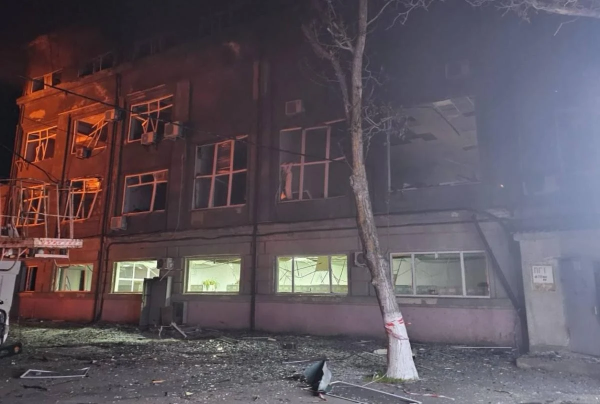 Нічна атака безпілотників на Одещину: зруйнована лікарня та поранені цивільні